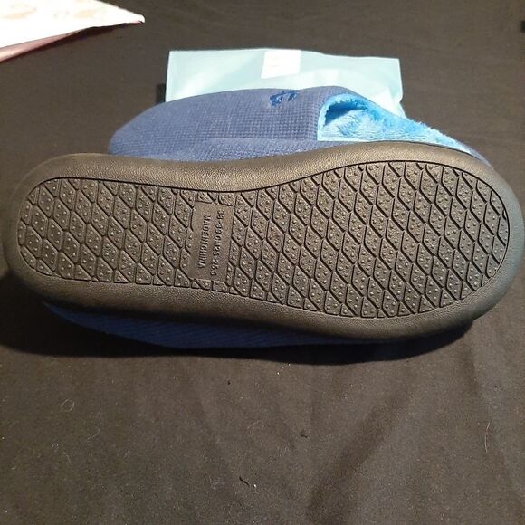 New Memory Foam Women's Size 7-8 Slippers - Picture 6 of 6